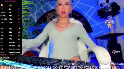 Snapshot of claudia_cooper chatting on February 2025 02:28:01 AM online show from February 2025 02:28:01 AM