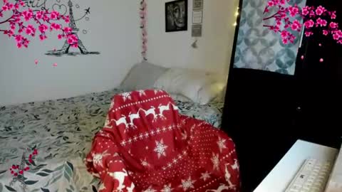 Snapshot of cleo_christmas chatting on June 2026 12:48:01 AM cleo_christmas online show from June 2026 12:48:01 AM