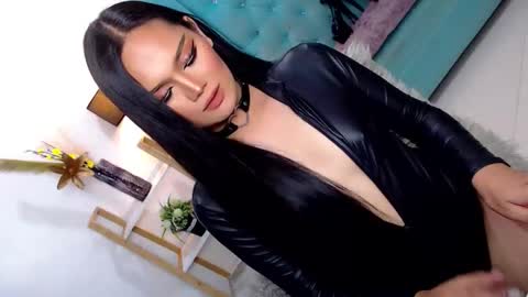 Cleo online show from November 2025 12:02:01 AM