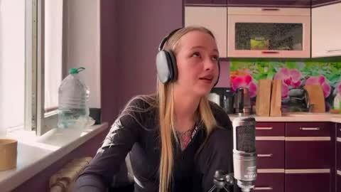 Snapshot of cleotildeamsinger chatting on May 2026 11:27:01 AM cleotildeamsinger online show from May 2026 11:27:01 AM