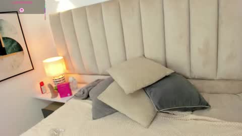 clhoe_johnson_ online show from October 2025 12:46:01 PM