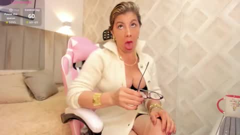 clhoe_johnson_ online show from January 2026 01:49:02 PM