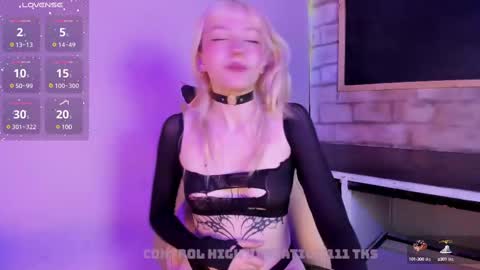 Snapshot of cloe_five chatting on March 2025 08:34:01 PM CLOE online show from March 2025 08:34:01 PM