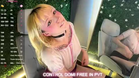 Snapshot of cloe_five chatting on September 2025 05:59:02 PM CLOE online show from September 2025 05:59:02 PM