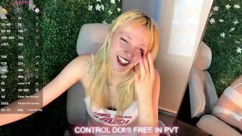 Snapshot of cloe_five chatting on September 2025 01:38:01 PM CLOE online show from September 2025 01:38:01 PM