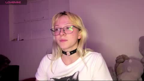 Snapshot of cloe_five chatting on October 2025 10:21:02 PM CLOE online show from October 2025 10:21:02 PM