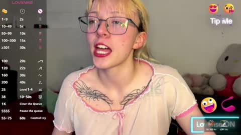 Snapshot of cloe_five chatting on October 2025 11:41:02 PM CLOE online show from October 2025 11:41:02 PM