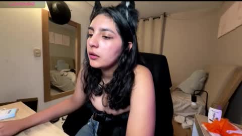 Snapshot of cloe_small08 chatting on October 2025 01:40:01 AM cloe small online show from October 2025 01:40:01 AM