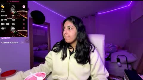 Snapshot of cloe_small08 chatting on November 2025 03:29:02 AM cloe small online show from November 2025 03:29:02 AM