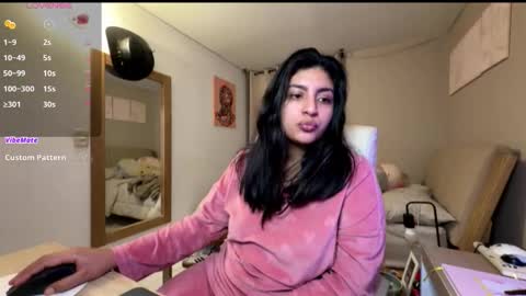 Snapshot of cloe_small08 chatting on November 2025 01:37:02 AM cloe small online show from November 2025 01:37:02 AM