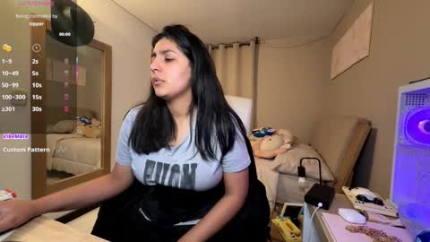 Snapshot of cloe_small08 chatting on November 2025 12:44:02 AM cloe small online show from November 2025 12:44:02 AM