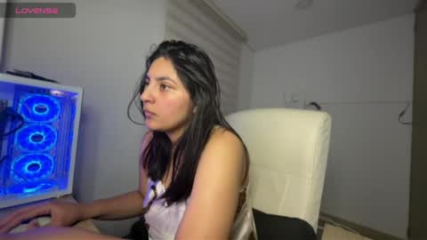 Snapshot of cloe_small08 chatting on April 2026 04:52:02 AM cloe small online show from April 2026 04:52:02 AM