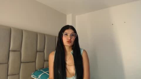 Snapshot of cloehonney chatting on April 2026 01:38:02 PM cloe online show from April 2026 01:38:02 PM