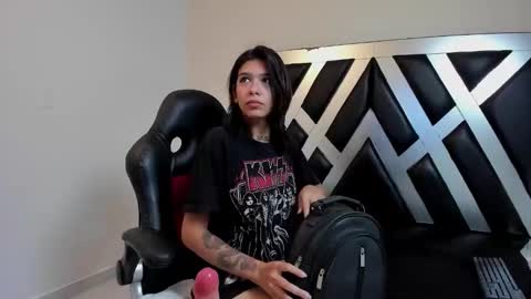 lady cloe person online show from November 2025 11:57:02 AM