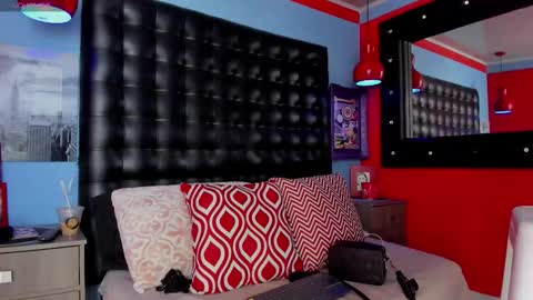 ---Cloe--- online show from November 2025 07:36:02 PM