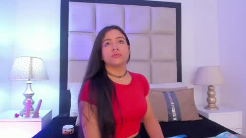 Snapshot of cloheebell chatting on June 2026 06:22:02 PM cloheebell online show from June 2026 06:22:02 PM