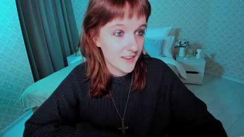 Snapshot of clover_red chatting on December 2024 02:55:01 PM Clover follow me online show from December 2024 02:55:01 PM