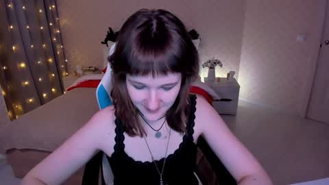 Snapshot of clover_red chatting on December 2024 02:49:01 PM Clover follow me online show from December 2024 02:49:01 PM