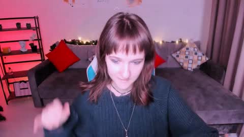 Snapshot of clover_red chatting on January 2025 06:02:02 PM Clover follow me online show from January 2025 06:02:02 PM