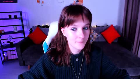 Snapshot of clover_red chatting on January 2025 03:49:01 PM Clover follow me online show from January 2025 03:49:01 PM