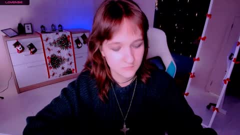 Snapshot of clover_red chatting on January 2025 09:13:01 PM Clover follow me online show from January 2025 09:13:01 PM