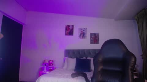 emely dolce online show from December 2024 06:26:02 AM