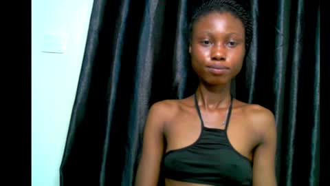 coco_petitqueen online show from January 2025 08:33:01 AM