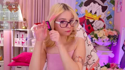 Mia online show from December 2024 09:22:01 PM