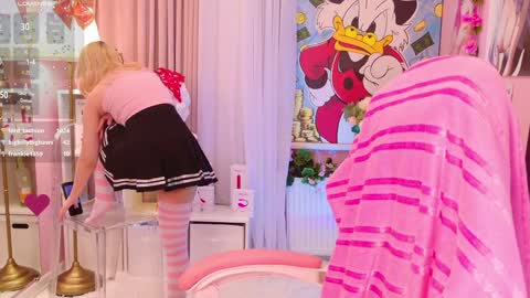 Mia online show from December 2024 12:24:01 AM