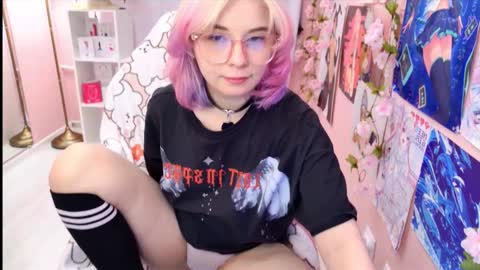 Mia online show from October 2025 04:26:01 PM