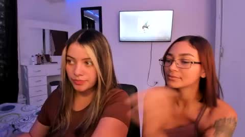 Snapshot of coffe_and_cream24 chatting on June 2026 09:08:02 PM Asia y Samanta online show from June 2026 09:08:02 PM