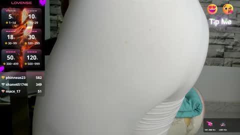 Snapshot of coffee_hot chatting on November 2025 06:43:02 PM laurita online show from November 2025 06:43:02 PM