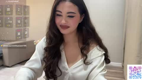 Snapshot of coffee_wihtout_milk chatting on April 2026 11:40:02 PM Yumi online show from April 2026 11:40:02 PM