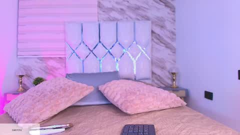 Snapshot of colett_hall chatting on April 2026 12:01:01 PM colett online show from April 2026 12:01:01 PM