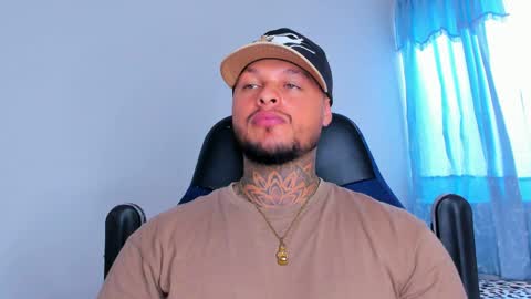 Snapshot of colin_fox1 chatting on April 2026 05:54:01 PM colin_fox1 online show from April 2026 05:54:01 PM