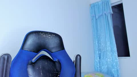 Snapshot of colin_fox1 chatting on April 2026 12:10:01 AM colin_fox1 online show from April 2026 12:10:01 AM