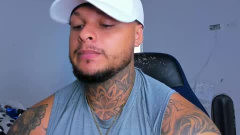 Snapshot of colin_fox1 chatting on April 2026 04:22:01 PM colin_fox1 online show from April 2026 04:22:01 PM