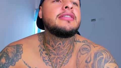 Snapshot of colin_fox1 chatting on April 2026 04:02:02 PM colin_fox1 online show from April 2026 04:02:02 PM