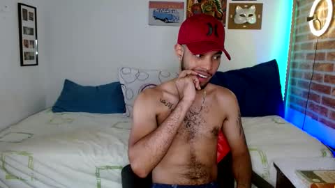 Snapshot of colinlatinbrown chatting on February 2025 07:10:02 PM IG  online show from February 2025 07:10:02 PM