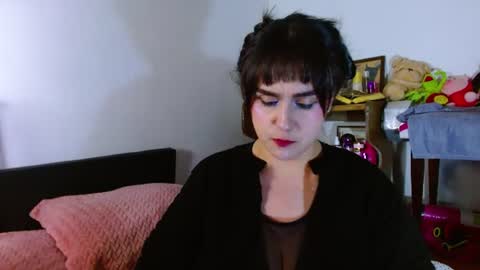 Snapshot of collette_beaufoy chatting on June 2026 05:05:02 AM Collette online show from June 2026 05:05:02 AM