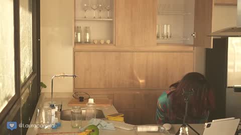 Laura online show from December 2024 10:16:01 PM