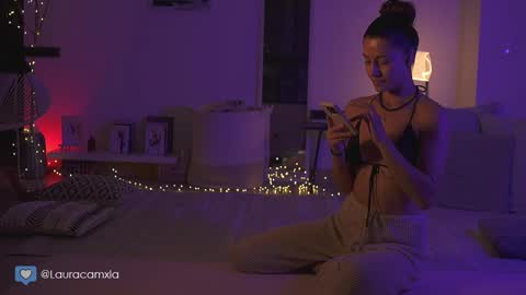 Laura online show from December 2024 11:24:01 PM