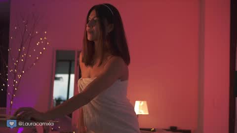 Laura online show from January 2025 11:00:01 PM