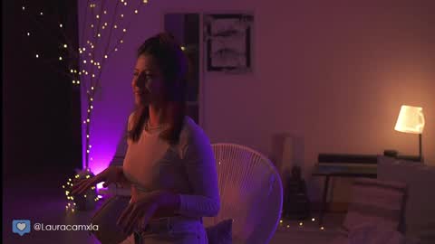 Laura online show from January 2025 12:48:01 AM