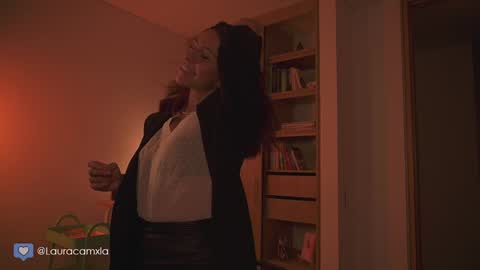 Laura online show from February 2025 11:26:01 PM