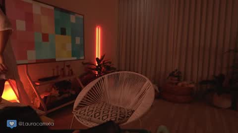 Laura online show from September 2025 01:18:01 AM