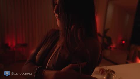 Laura online show from October 2025 01:48:02 AM