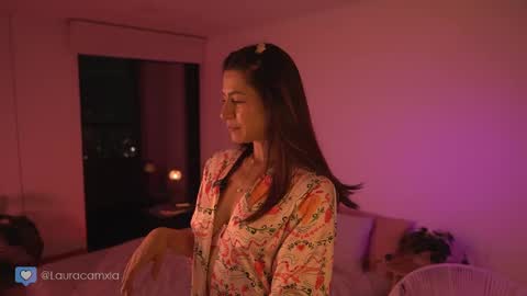 Laura online show from October 2025 11:06:02 PM