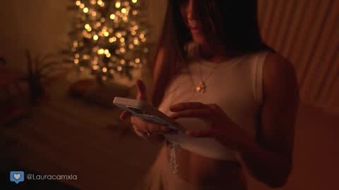 Laura online show from November 2025 01:37:01 AM