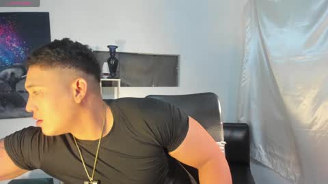 Snapshot of coltonmassif_ chatting on December 2024 07:06:02 AM coltonmassif_ online show from December 2024 07:06:02 AM